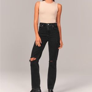 Abercrombie & Fitch Ultra High Rise Ankle Ankle Straight Jeans in Black Destroy